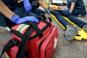 formateur SST présentant l'organisation des secours en entreprise à une équipe
